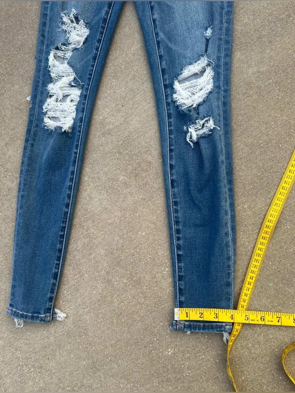 AEO Festival Blue Wash Distressed High Rise Skinny Jeans 2R Stretch Denim Y2K